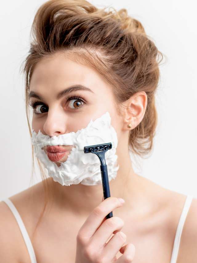 what causes women to grow beard in hindi